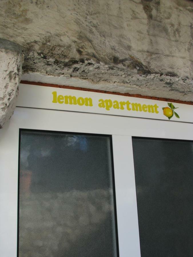 Apartments And Room Lemon Βις Εξωτερικό φωτογραφία