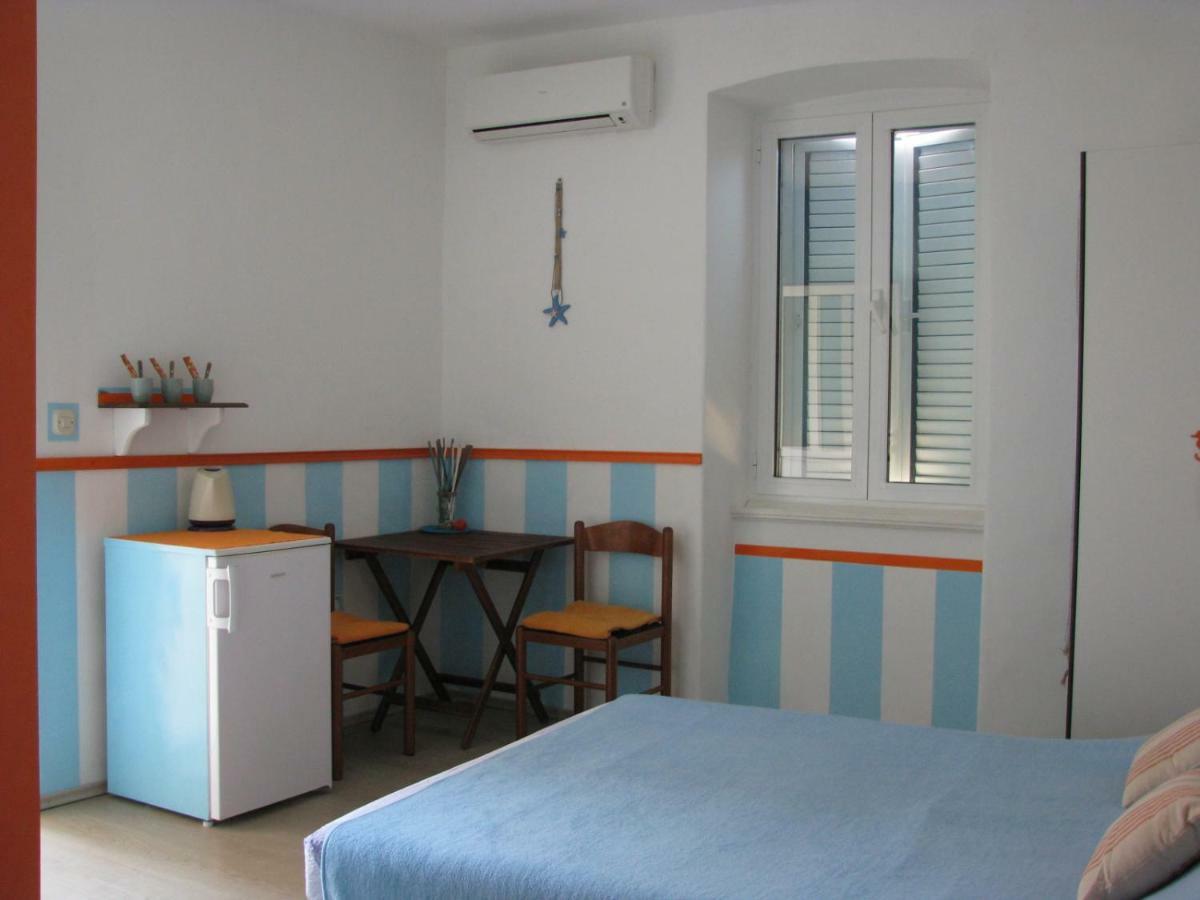 Apartments And Room Lemon Βις Εξωτερικό φωτογραφία