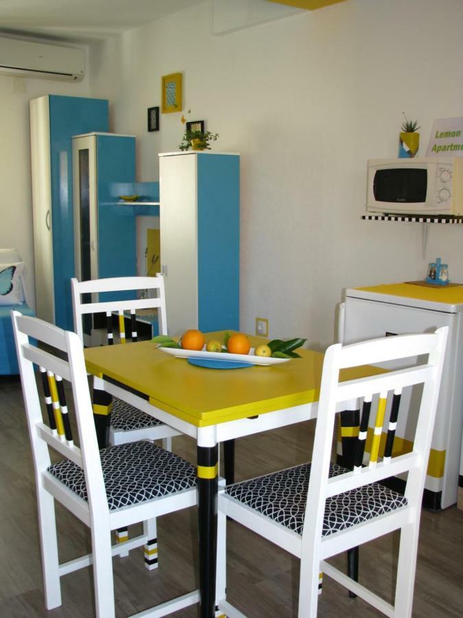 Apartments And Room Lemon Βις Εξωτερικό φωτογραφία