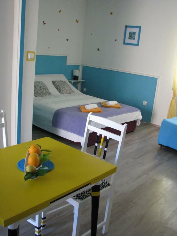 Apartments And Room Lemon Βις Εξωτερικό φωτογραφία