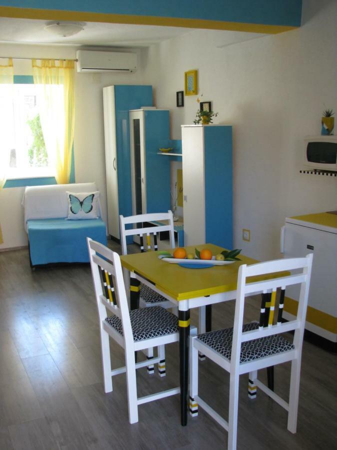 Apartments And Room Lemon Βις Δωμάτιο φωτογραφία