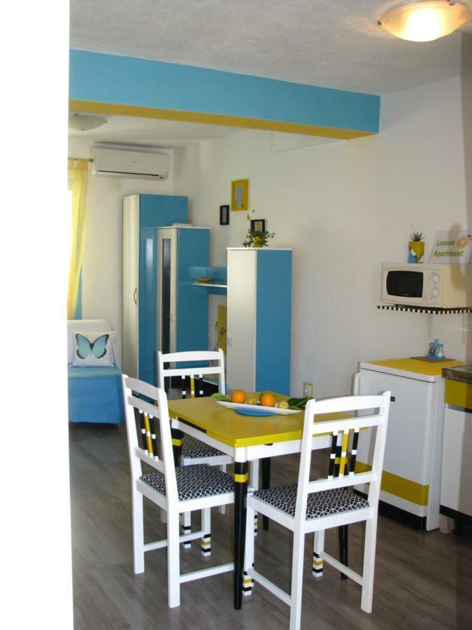 Apartments And Room Lemon Βις Εξωτερικό φωτογραφία